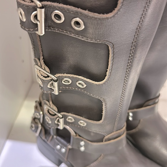 STEVE MADDEN “ROCKY” BROWN DISTRESSED LEATHER TALL BOOT. SIZE 7.5. WORN ONCE - Picture 2 of 5